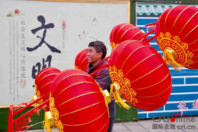 贵州毕节：大红灯笼迎新春（组图）
