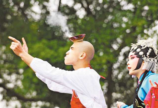 重庆:传统戏剧进校园