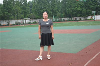 （今日热点3，导航成都，移动端）除夕意外拾得2.5万现金 女教师驱车10公里归还