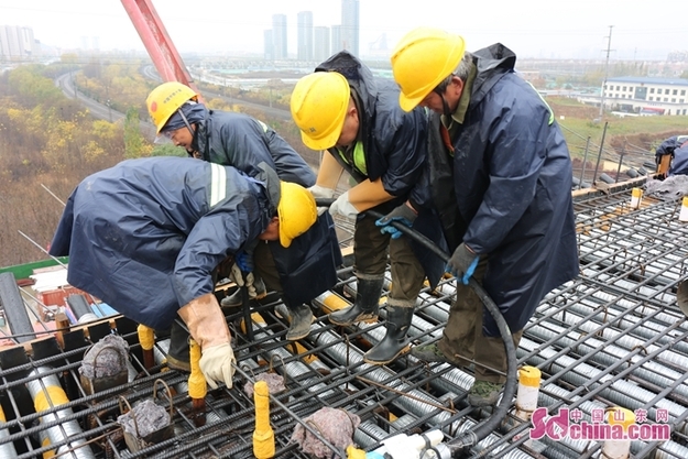 济莱高铁跨胶济铁路转体桥11月19日开始浇筑