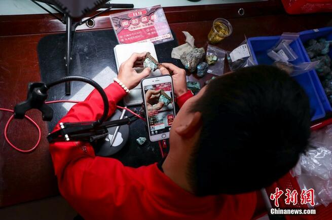 山深い谷で発展を遂げた「湖北淘宝第一村」 湖北省