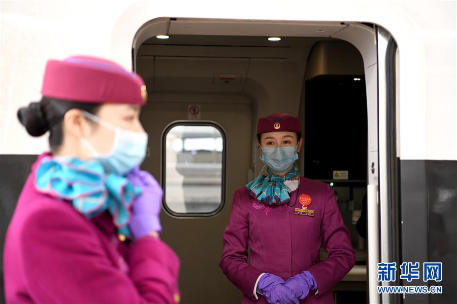 新华网：四川首趟定制务工人员返程专列开行