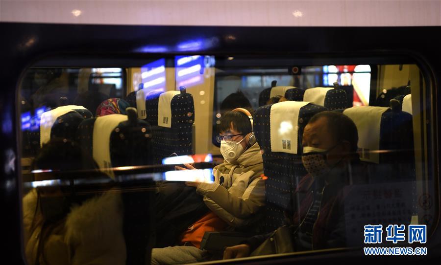 新华网：四川首趟定制务工人员返程专列开行