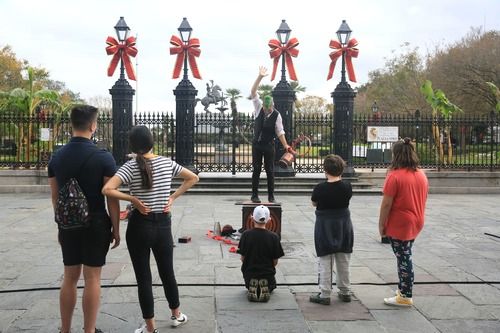 痛失至亲女子哭求“都别聚会了” 美国感恩节预计5000万人出行