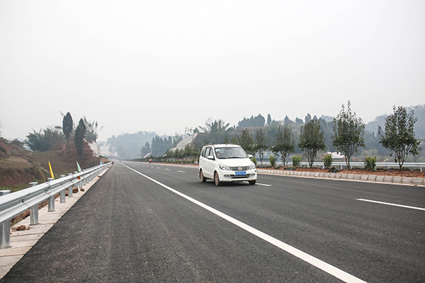 图片默认标题_fororder_双向四车道-通行更顺畅--叶昌荣-摄