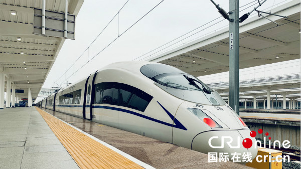 途径7个5A级旅游景点 杭黄高铁正式开通
