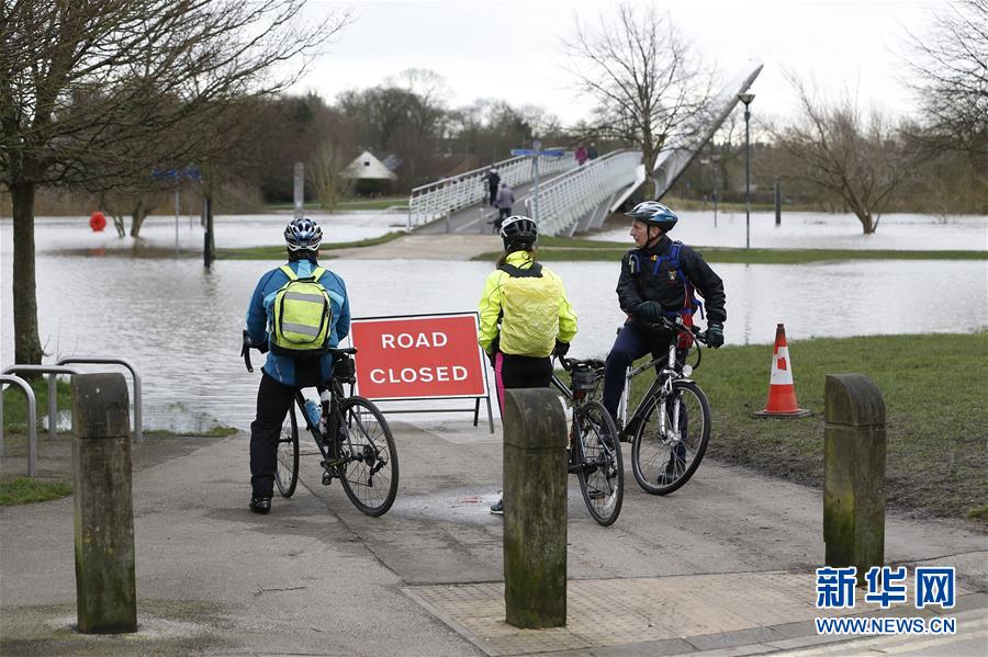 新华网：英国部分地区遭受洪水侵袭