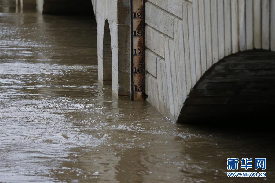 新华网：英国部分地区遭受洪水侵袭
