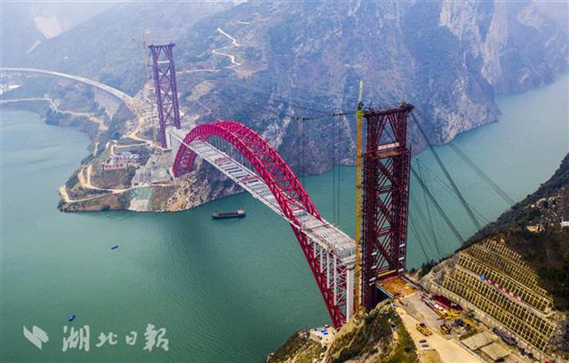 香溪长江大桥实现两桥合龙全线贯通