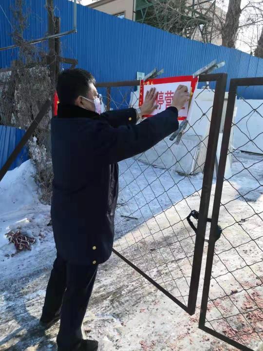 哈尔滨：冻变形的手和一万张公告