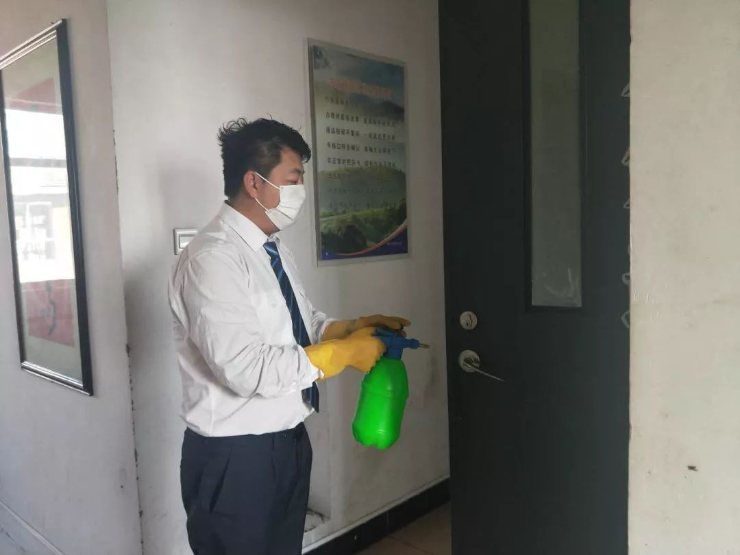 人民铁道报@“跨界”补位，筑起铁壁铜墙丨战“疫”中的铁路人