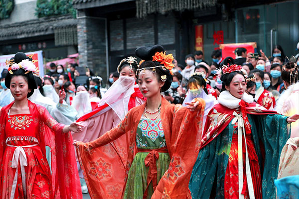 2020 “文化天府 时尚成都”主题论坛及汉服文化节在成都文殊坊举行
