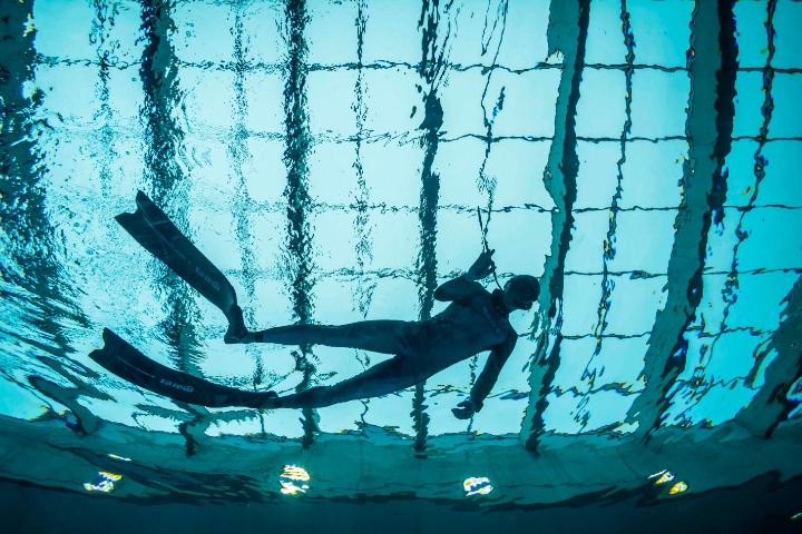 世界最深泳池在波兰开门迎客