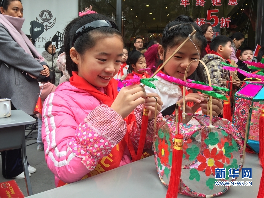 【焦点图】【福州】【移动版】【Chinanews带图】福州：传统文化进社区 志愿者先行