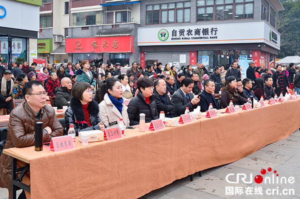 图片默认标题_fororder_1返乡农民工创业就业慰问暨社保卡运用宣传文艺汇演活动现场（摄影-廖志全）