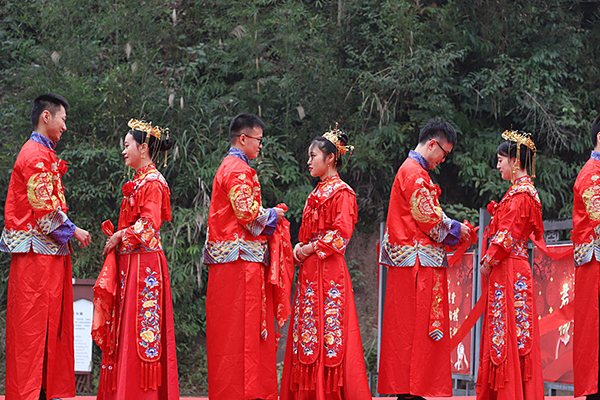 宜宾市第三届青年集体婚礼在兴文县举行