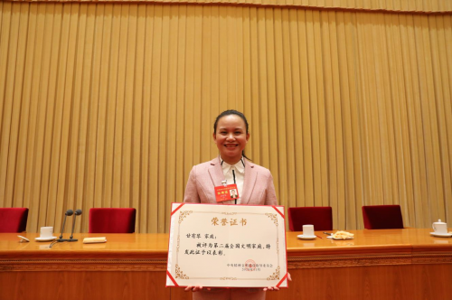 西瓜视频创作人、三农合伙人“巧妇9妹”获得全国文明家庭奖 西瓜视频创作人、三农合伙人“巧妇9妹”获得全国文明家庭奖