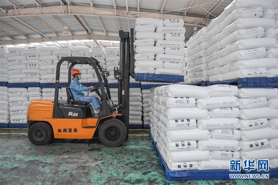 新华网@海南：企业转产助力防疫物资供给