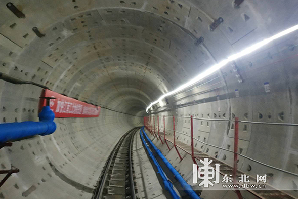 哈尔滨地铁2号线过江隧道全线贯通