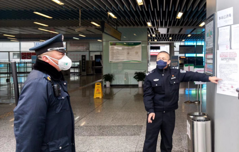 重庆两江新区警爸：彰显战“疫”一线的责任与担当