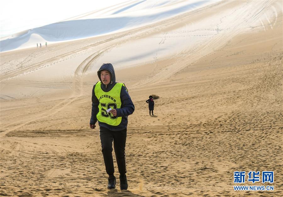 新疆鄯善:沙漠“披纱”引客来 新疆鄯善:沙漠“披纱”引客来