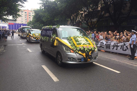 （导航眉山）你们随时来办证 我让你们“最多只跑一次”——追记舍身为人的英雄民警廖弦