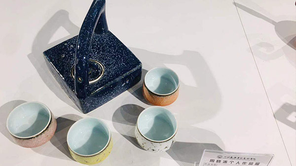 “从容燃烧的心流”——周晓冰艺术作品展在四川旅游学院开幕