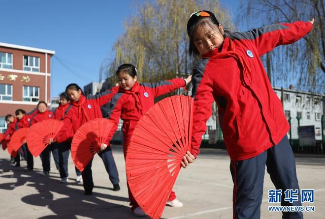 Tarian Kipas Corakkan Budaya Sekolah