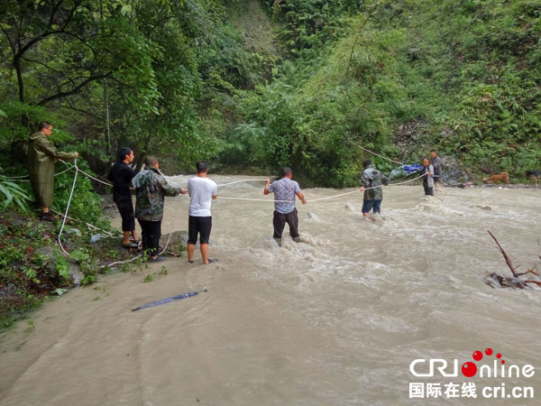 图片默认标题_fororder_突发险情-禹里镇成功转移受威胁群众-(5)