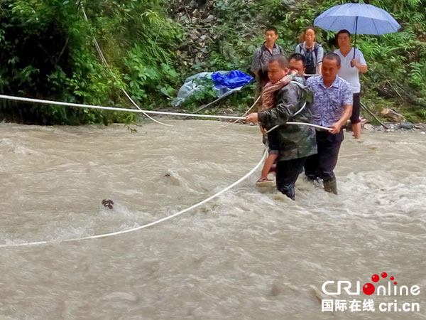 图片默认标题_fororder_突发险情-禹里镇成功转移受威胁群众-(3)