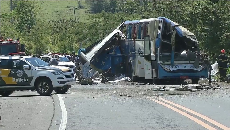 巴西圣保罗州大巴车与卡车相撞事故遇难人数升至41人