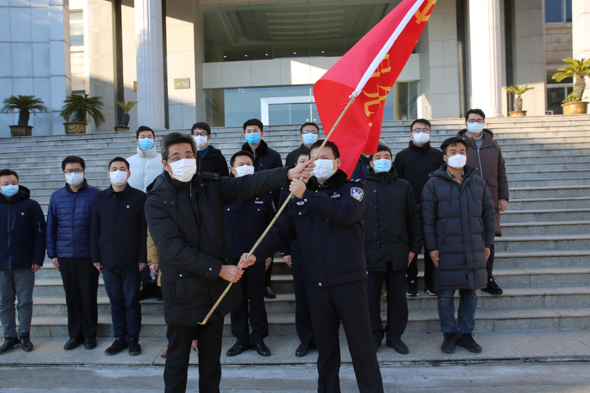 （兴化法院供稿 平安江苏列表 三吴大地泰州 移动版）【苏力同心战疫情】兴化法院党员志愿者坚守防疫一线