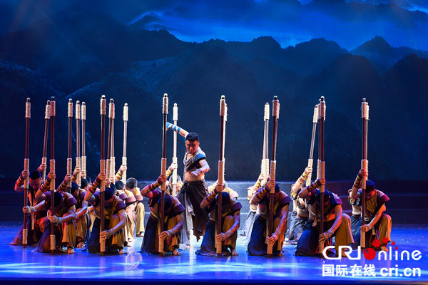 图片默认标题_fororder_现场节目赢得了观众的阵阵掌声（摄影-廖志全）