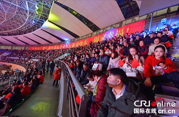 图片默认标题_fororder_9演出现场座无虚席（摄影-廖志全）