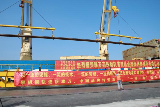 Jalan KA Jakarta-Bandung Dorong Pembangunan Sabuk dan Jalan Jalan KA Jakarta-Bandung Dorong Pembangunan Sabuk dan Jalan