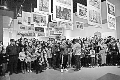 （今日热点3，导航成都，移动端）“好雨时节”特展观众已达11万人次 在这里感受时代巨变