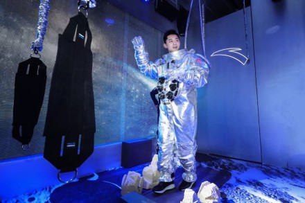 张继科王菊太空失重漫步WalkingPad走步机 张继科王菊太空失重漫步WalkingPad走步机