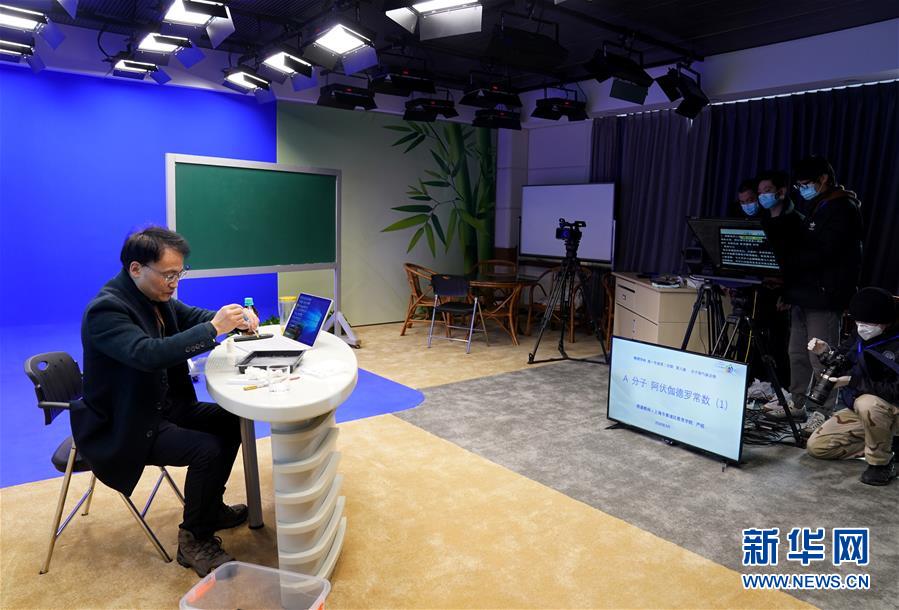 新华网@上海：中小学在线教育3月开课 千余位优秀老师加紧“录课