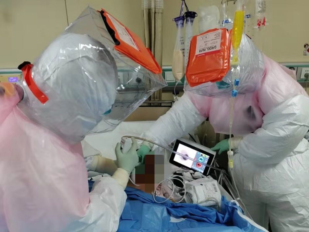【新华社】解放军总医院第五医学中心全力救治新冠肺炎危重患者