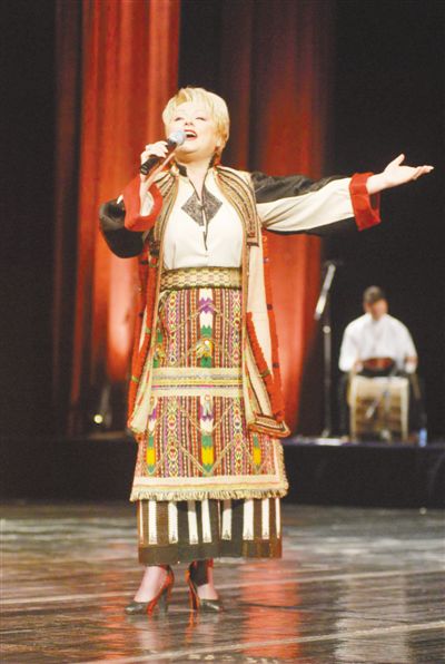 北马其顿歌唱家苏珊娜用歌声传播中国文化 “我要把更多中文歌曲唱给世界听”