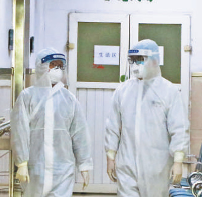 【人民日报】看，那些并肩奋战的医护伉俪(一线抗疫群英谱)