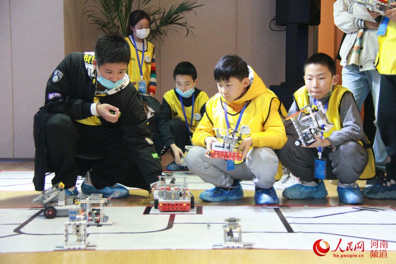 世界教育机器人大赛公开赛在郑州举办