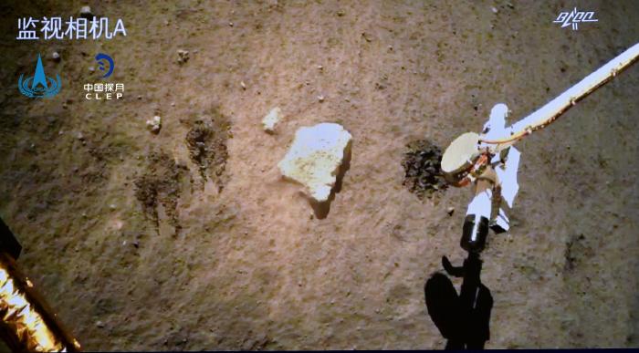 嫦娥五号完成月面自动采样封装 有效载荷工作正常