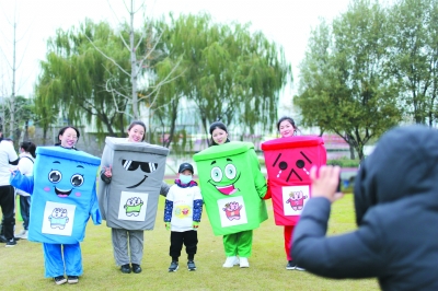 南京学校亲子游戏倡导垃圾分类