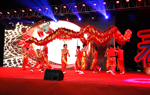 图片默认标题_fororder_开场舞《舞龙》表演--（摄影-高学兵）