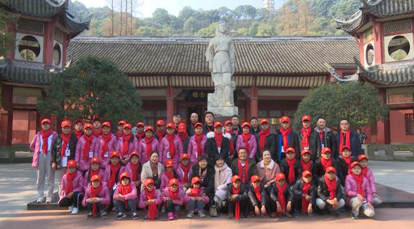 图片默认标题_fororder_赵一曼纪念馆前合影