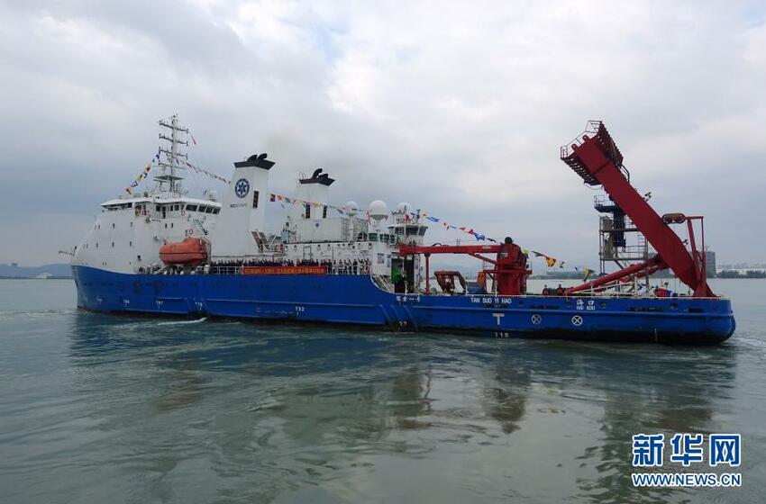 Kapal Selam Fendouzhe Cetak Rekor Penyelaman Berawak Tiongkok Kapal Selam Fendouzhe Cetak Rekor Penyelaman Berawak Tiongkok