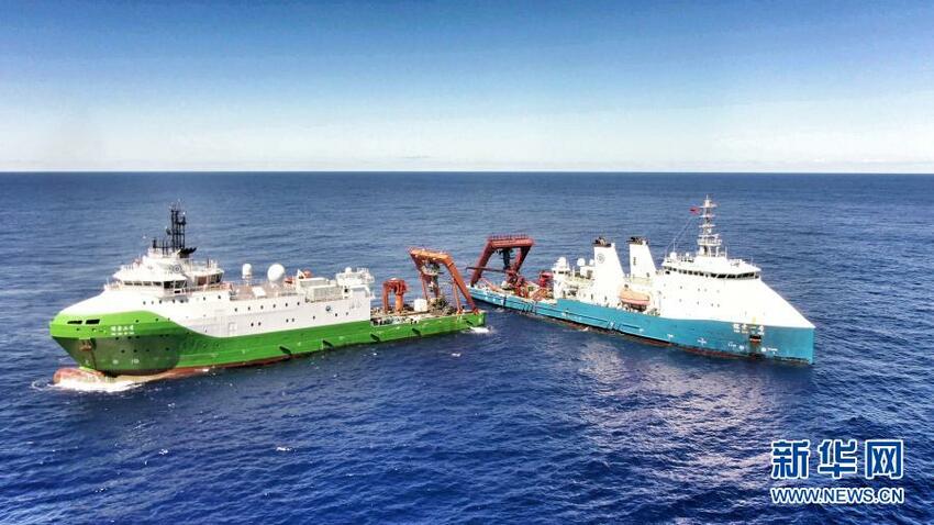 Kapal Selam Fendouzhe Cetak Rekor Penyelaman Berawak Tiongkok Kapal Selam Fendouzhe Cetak Rekor Penyelaman Berawak Tiongkok