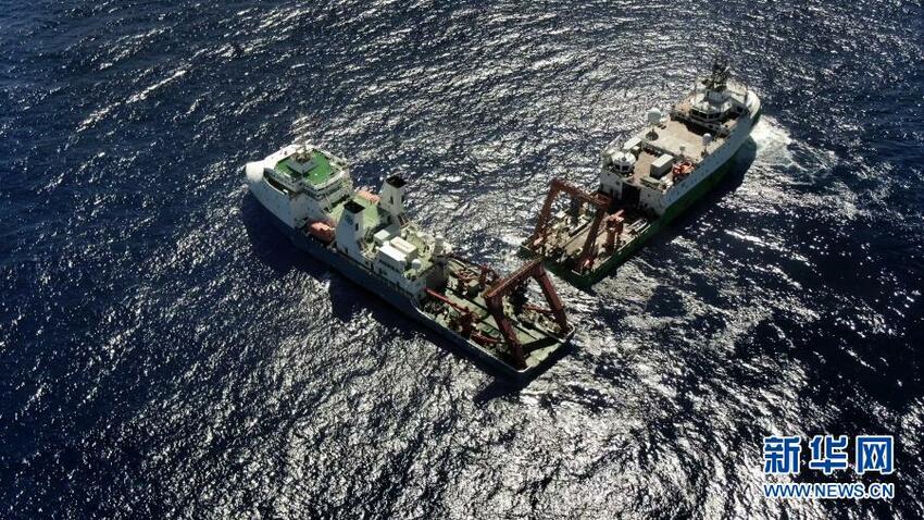 Kapal Selam Fendouzhe Cetak Rekor Penyelaman Berawak Tiongkok Kapal Selam Fendouzhe Cetak Rekor Penyelaman Berawak Tiongkok