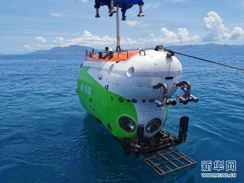 Kapal Selam Fendouzhe Cetak Rekor Penyelaman Berawak Tiongkok Kapal Selam Fendouzhe Cetak Rekor Penyelaman Berawak Tiongkok